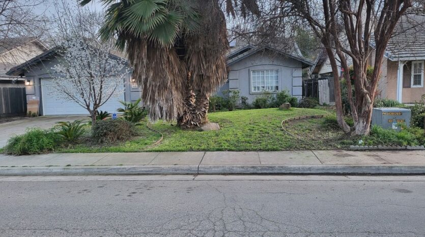 3935 E. Laurel Avenue - Visalia - California - 3 bed, 2 bath rental property