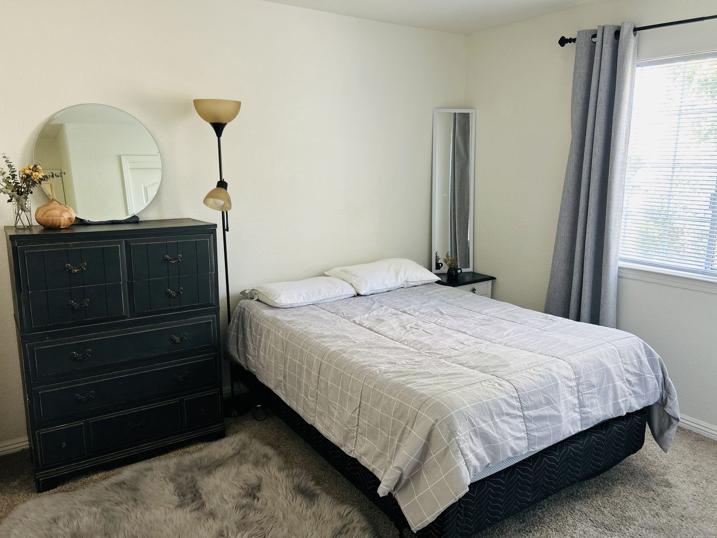 3935 E. Laurel Avenue - Visalia - California - 3 bed, 2 bath rental property