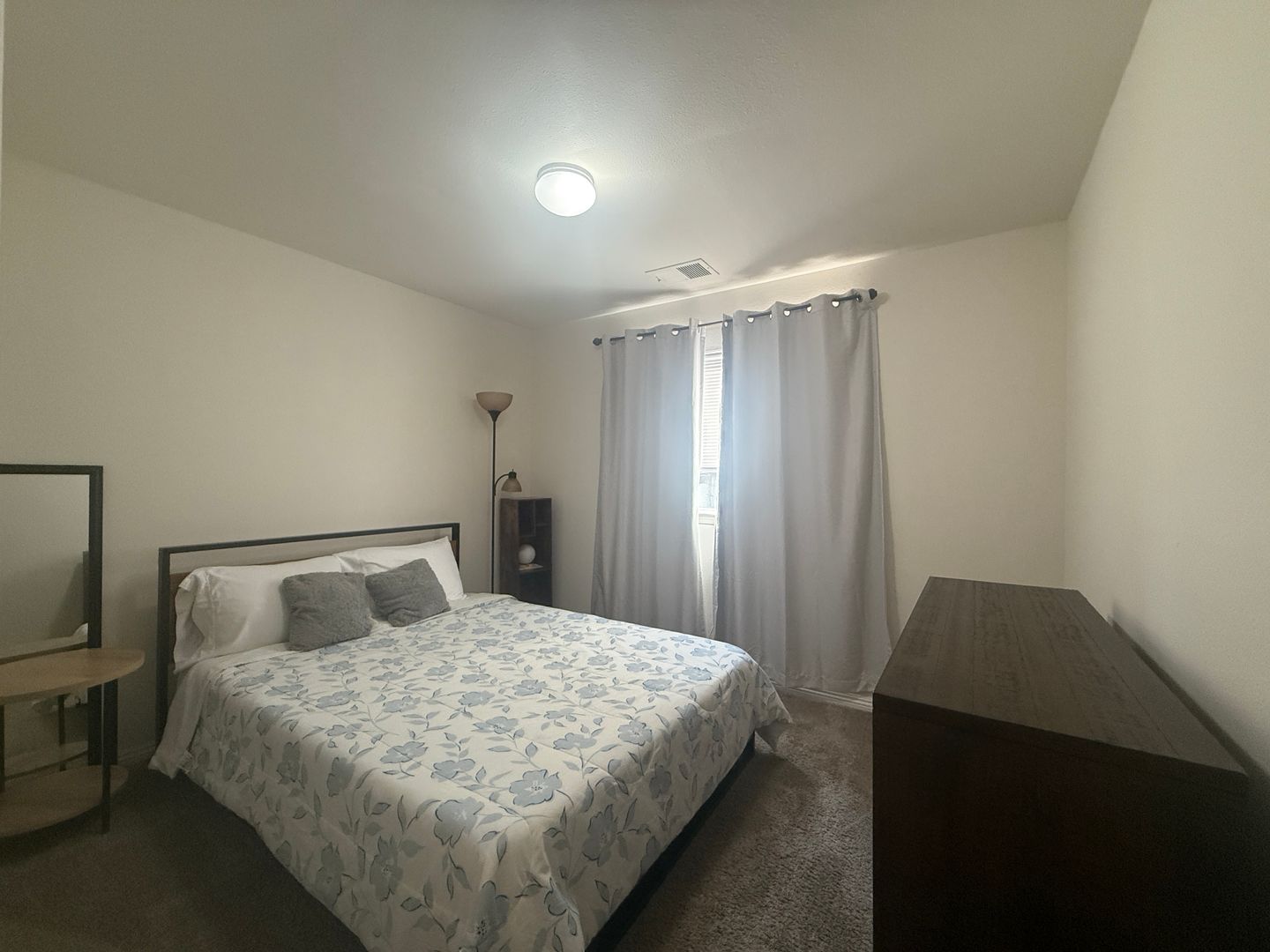 3935 E. Laurel Avenue - Visalia - California - 3 bed, 2 bath rental property