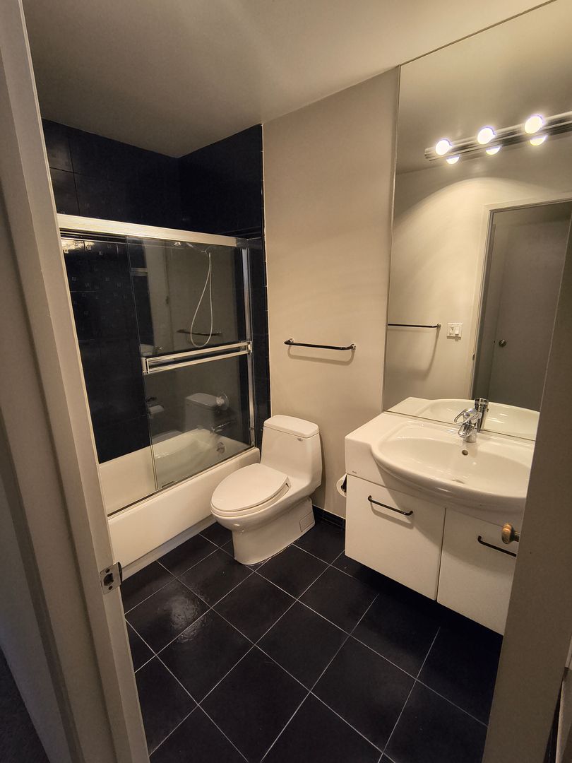 4 Commodore Drive #429 - Emeryville - California - 1 bed, 1 bath rental property