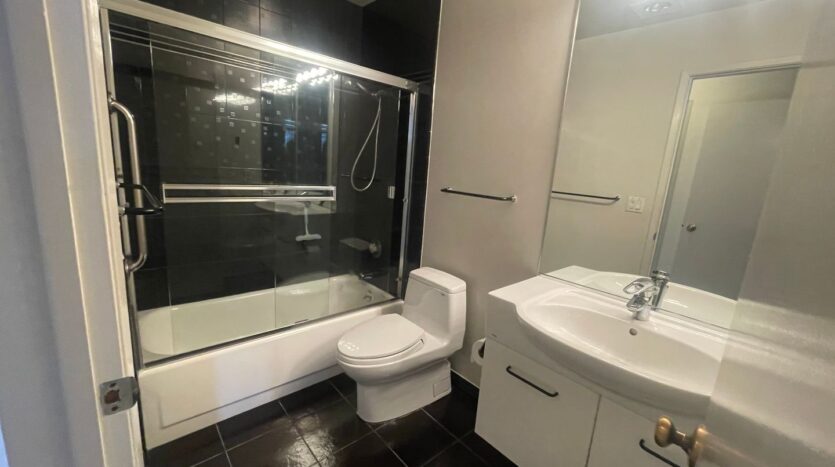 4 Commodore Drive #429 - Emeryville - California - 1 bed, 1 bath rental property