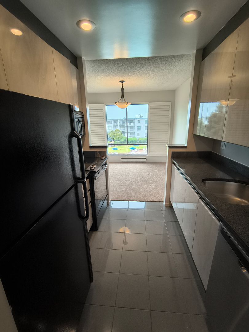 4 Commodore Drive #429 - Emeryville - California - 1 bed, 1 bath rental property