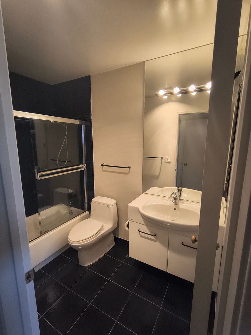 4 Commodore Drive #429 - Emeryville - California - 1 bed, 1 bath rental property