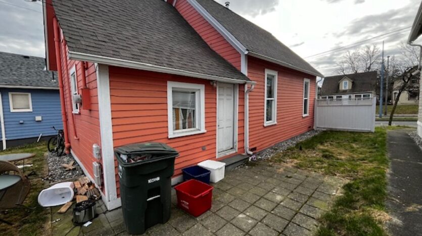 419 Lakeway Dr - Bellingham - Washington - 4 bed, 1 bath rental property