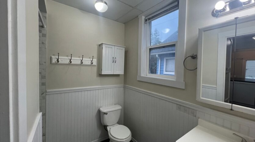 419 Lakeway Dr - Bellingham - Washington - 4 bed, 1 bath rental property