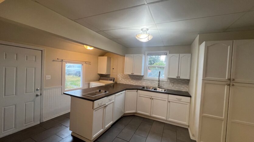 419 Lakeway Dr - Bellingham - Washington - 4 bed, 1 bath rental property