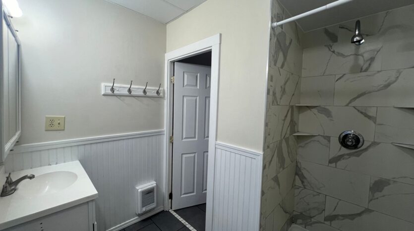 419 Lakeway Dr - Bellingham - Washington - 4 bed, 1 bath rental property