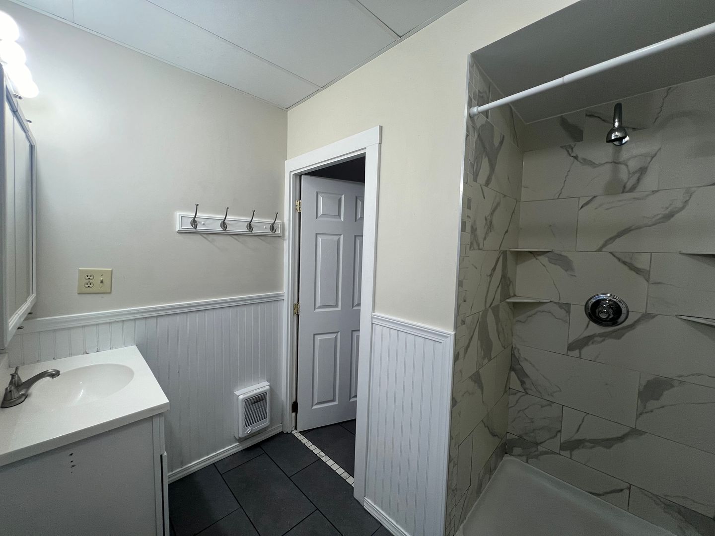 419 Lakeway Dr - Bellingham - Washington - 4 bed, 1 bath rental property