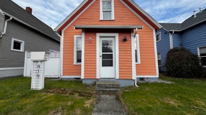 419 Lakeway Dr - Bellingham - Washington - 4 bed, 1 bath rental property