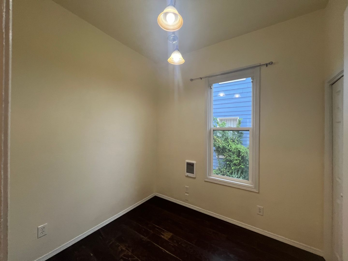 419 Lakeway Dr - Bellingham - Washington - 4 bed, 1 bath rental property