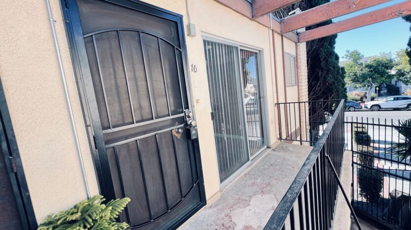 4665 Cherokee Avenue #10 - San Diego - California - 1 bed, 1 bath rental property