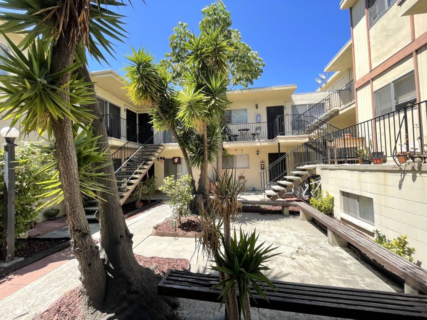 4665 Cherokee Avenue #10 - San Diego - California - 1 bed, 1 bath rental property