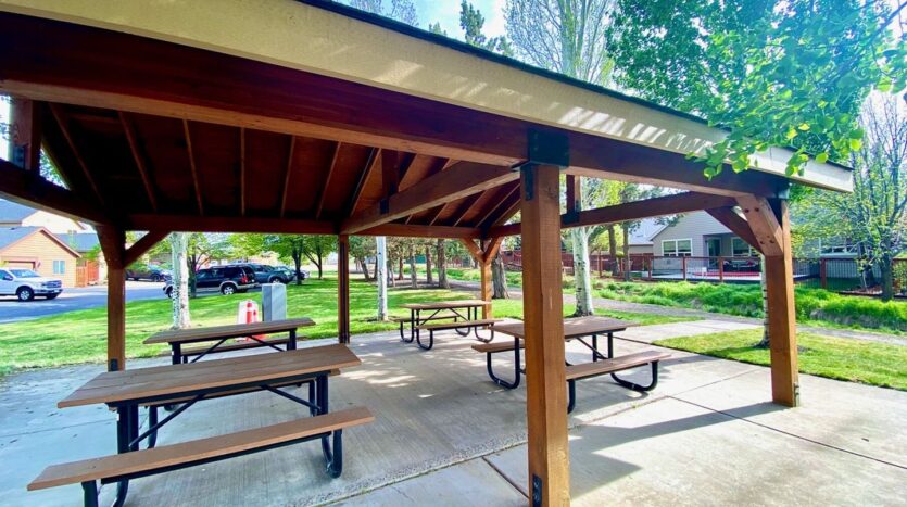 467 NW 27th St - Redmond - Oregon - 3 bed, 2.5 bath rental property