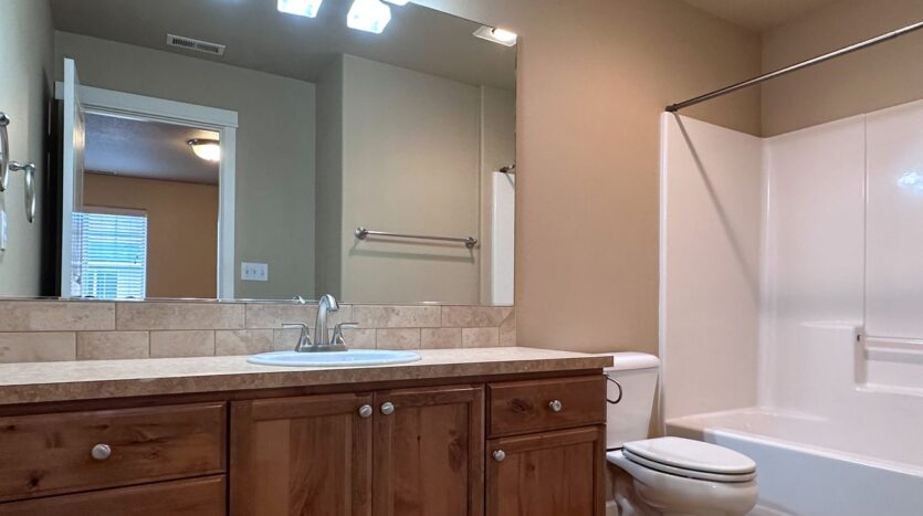 467 NW 27th St - Redmond - Oregon - 3 bed, 2.5 bath rental property