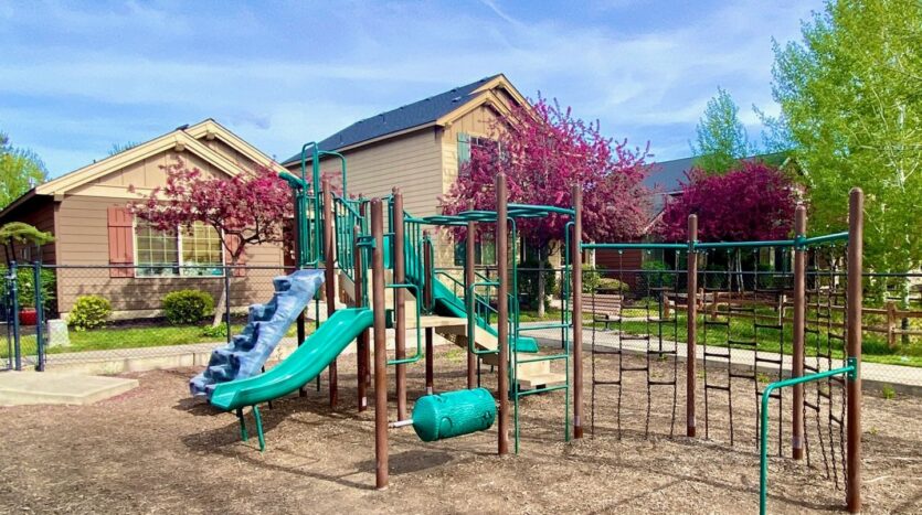 467 NW 27th St - Redmond - Oregon - 3 bed, 2.5 bath rental property