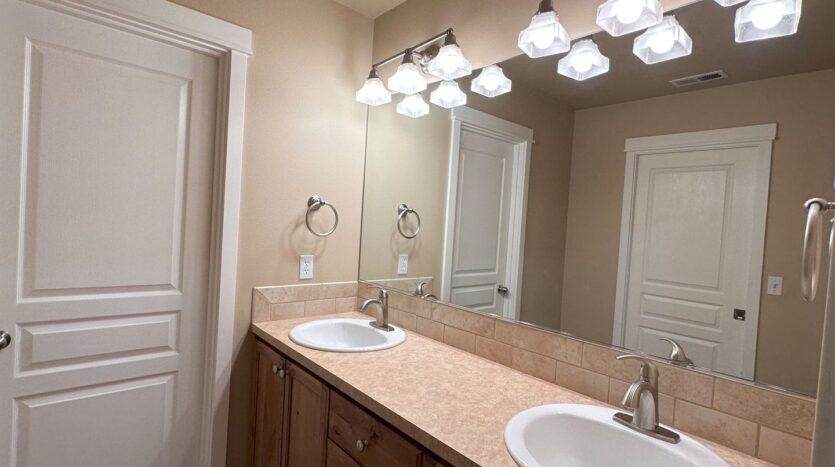 467 NW 27th St - Redmond - Oregon - 3 bed, 2.5 bath rental property