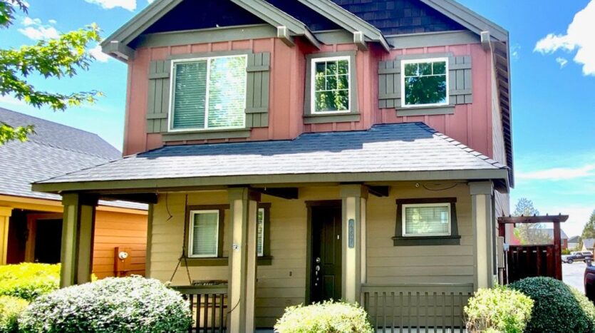 467 NW 27th St - Redmond - Oregon - 3 bed, 2.5 bath rental property