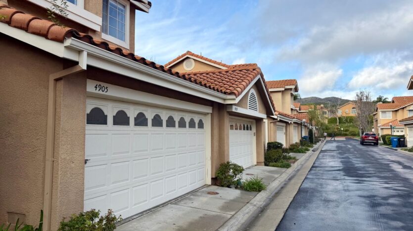 4905 Santo Dr - Oak Park - California - 3 bed, 2.5 bath rental property