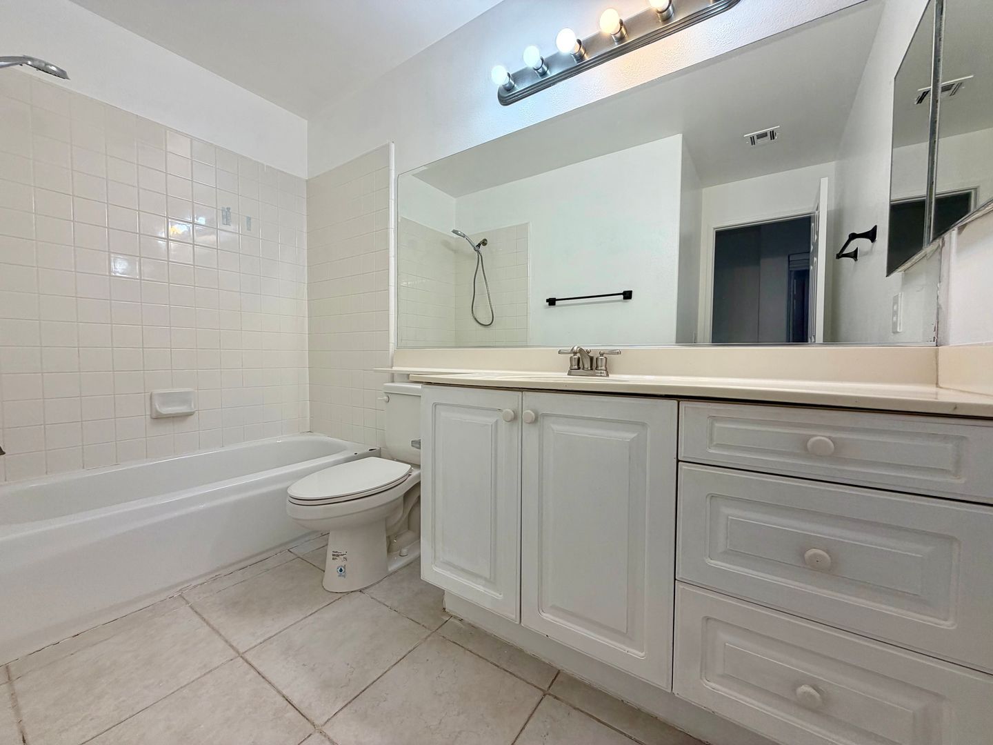 4905 Santo Dr - Oak Park - California - 3 bed, 2.5 bath rental property