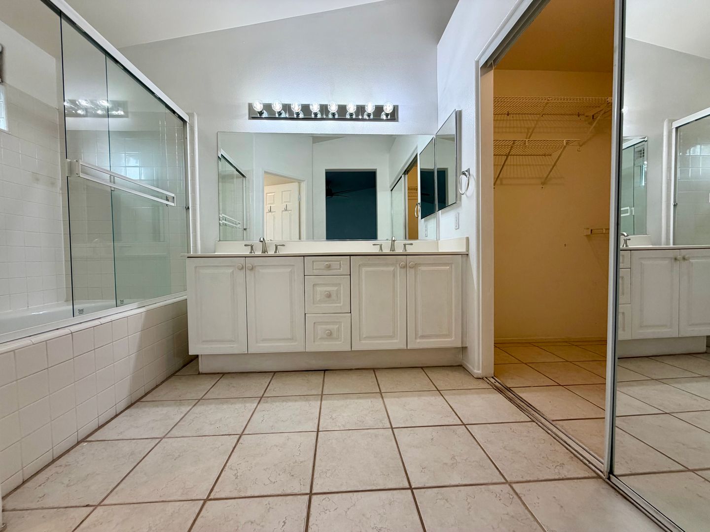 4905 Santo Dr - Oak Park - California - 3 bed, 2.5 bath rental property