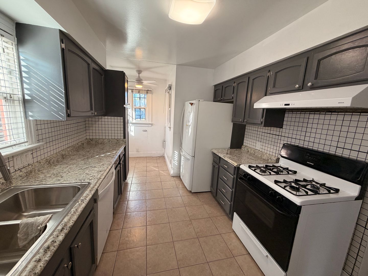 4914 10th Avenue - Los Angeles - California - 2 bed, 1 bath rental property