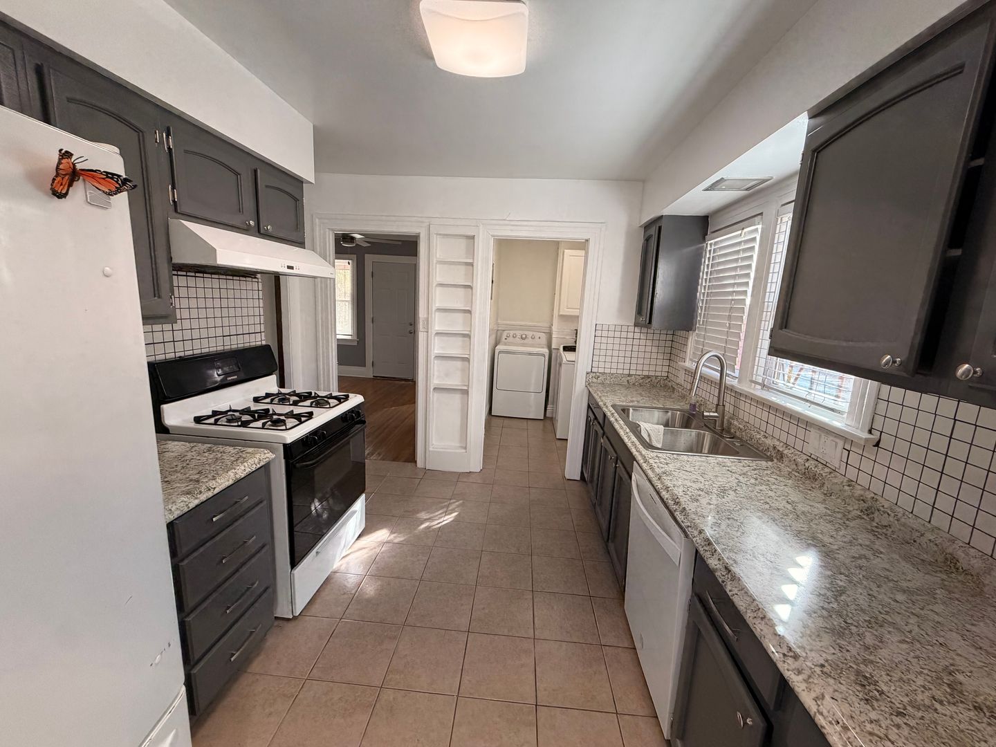 4914 10th Avenue - Los Angeles - California - 2 bed, 1 bath rental property