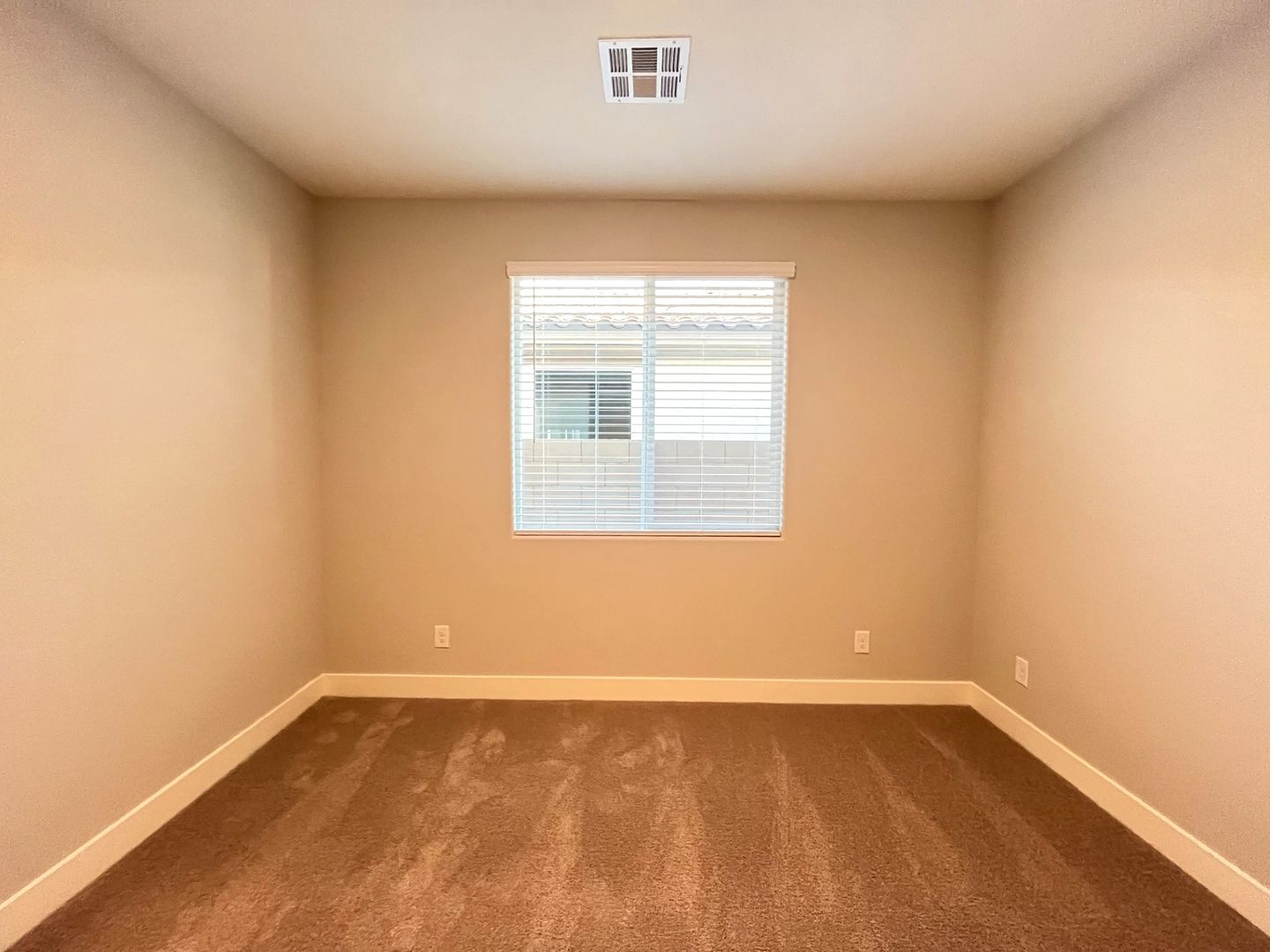 497 Chestnut Falcon ave - Henderson - Nevada - 4 bed, 3 bath rental property