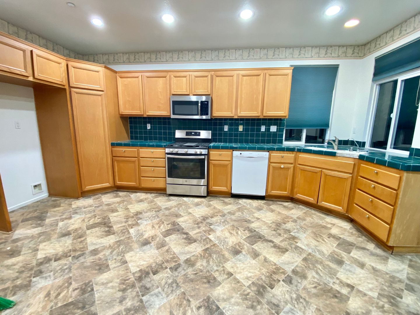 5364 Dresden Ct - Ventura - California - 3 bed, 2.5 bath rental property