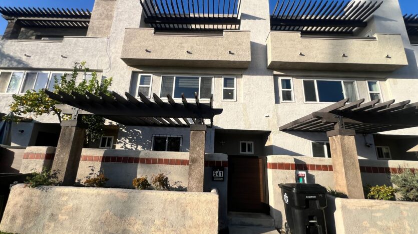 541 Burchett St - Glendale - California - 2 bed, 2.5 bath rental property