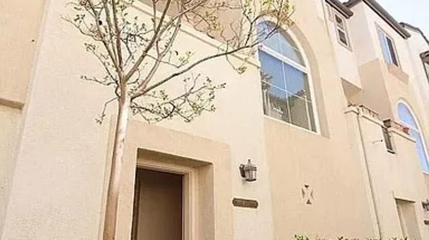 566 Almond Road - San Marcos - California - 2 bed, 3 bath rental property
