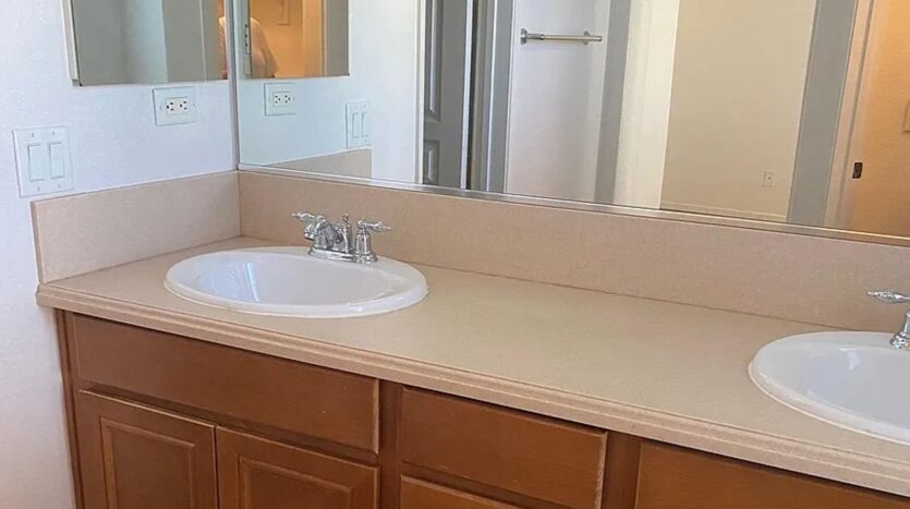 566 Almond Road - San Marcos - California - 2 bed, 3 bath rental property