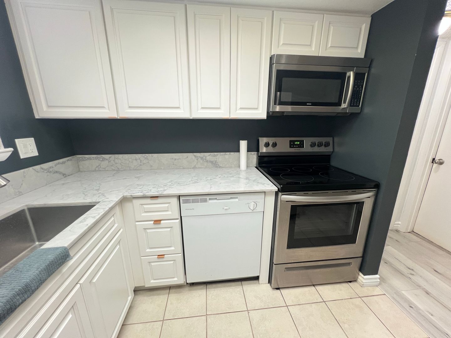 6020 Carmen Blvd - Las Vegas - Nevada - 1 bed, 1 bath rental property