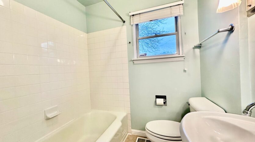 626 SE 49th Ave. - Portland - Oregon - 2 bed, 1 bath rental property