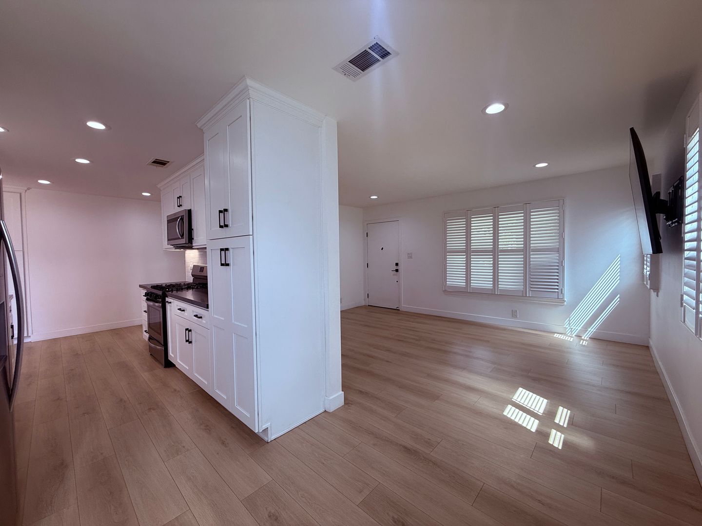 654 W. 3rd St - Azusa - California - 5 bed, 2 bath rental property