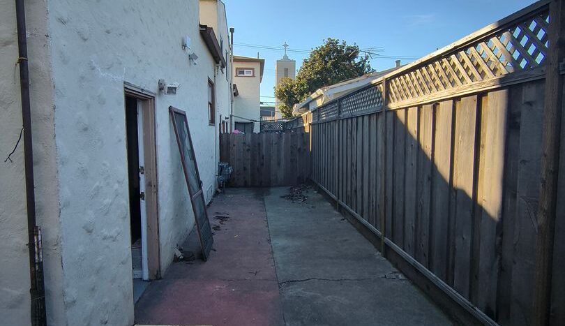 704 Simon & 22186 Montgomery - Hayward - California - 1 bed, 1 bath rental property
