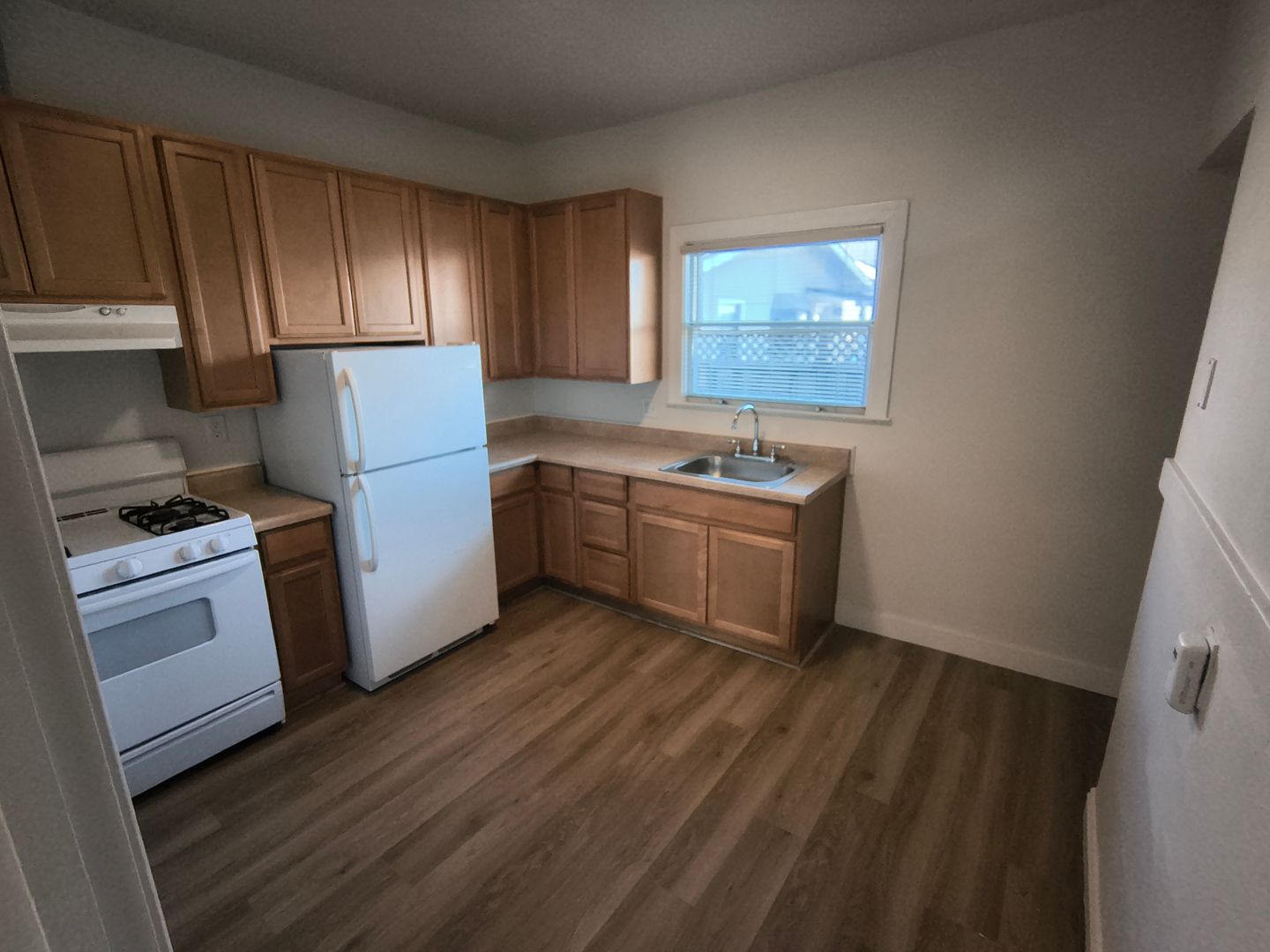 704 Simon & 22186 Montgomery - Hayward - California - 1 bed, 1 bath rental property