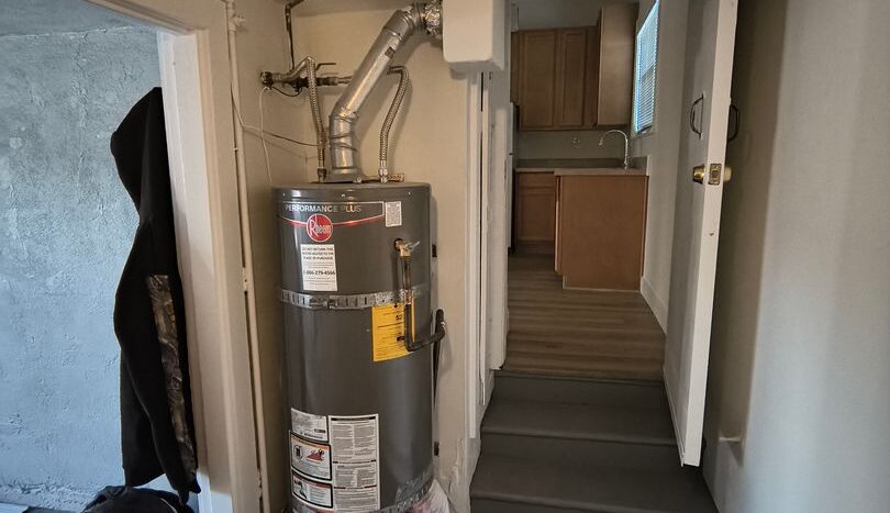 704 Simon & 22186 Montgomery - Hayward - California - 1 bed, 1 bath rental property