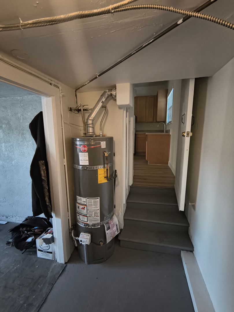 704 Simon & 22186 Montgomery - Hayward - California - 1 bed, 1 bath rental property