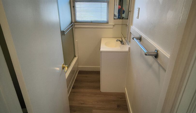 704 Simon & 22186 Montgomery - Hayward - California - 1 bed, 1 bath rental property
