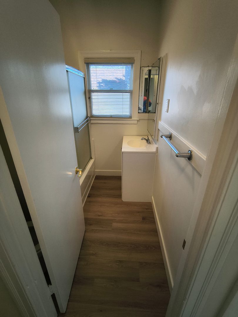 704 Simon & 22186 Montgomery - Hayward - California - 1 bed, 1 bath rental property