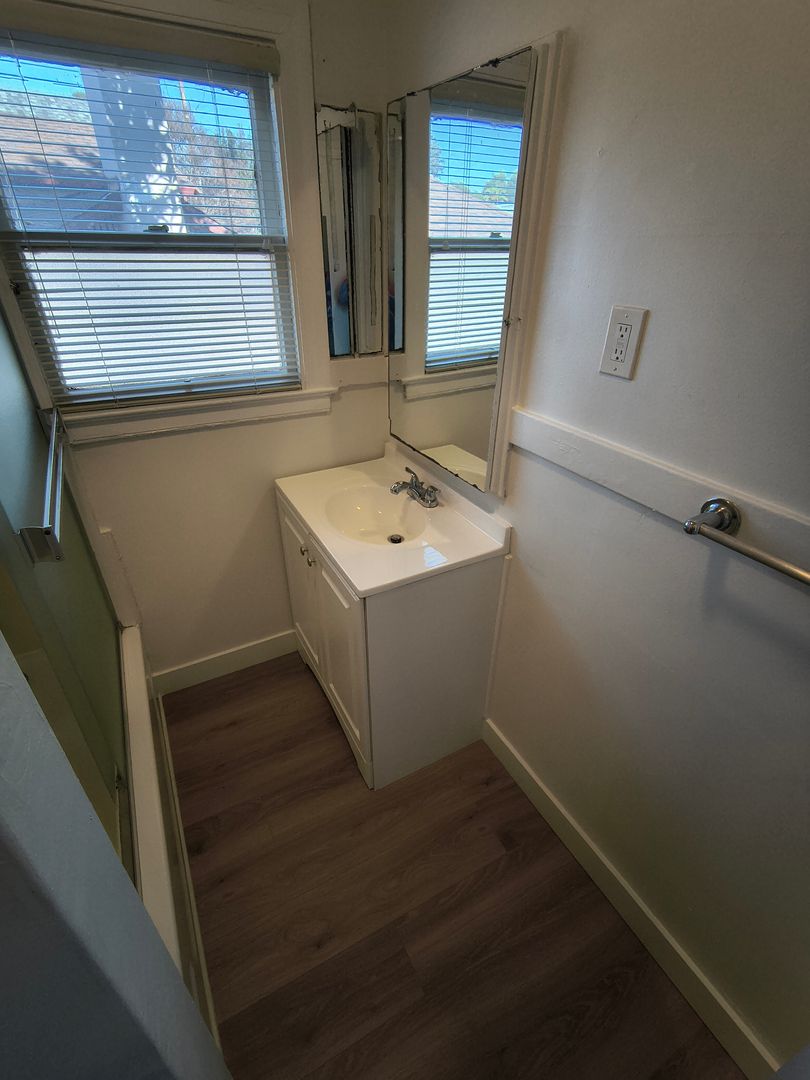 704 Simon & 22186 Montgomery - Hayward - California - 1 bed, 1 bath rental property