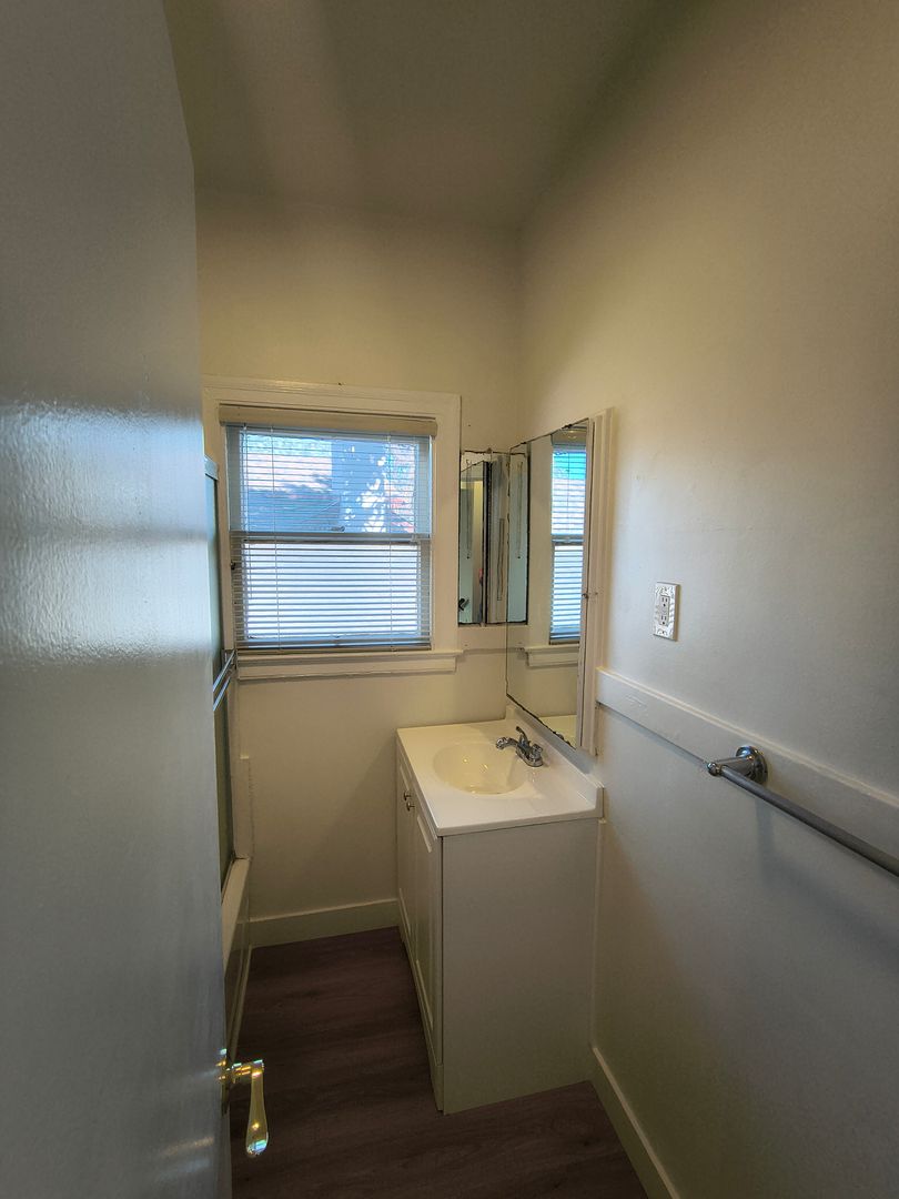 704 Simon & 22186 Montgomery - Hayward - California - 1 bed, 1 bath rental property