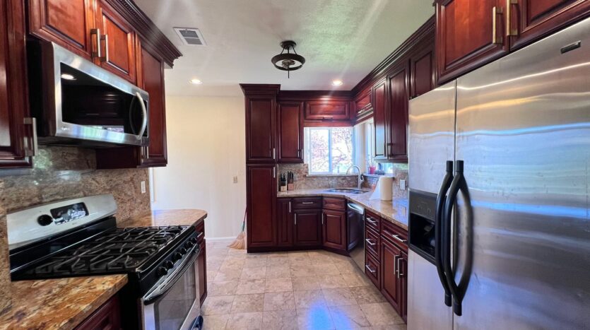 715 Washington Ave - Albany - California - 4 bed, 2 bath rental property