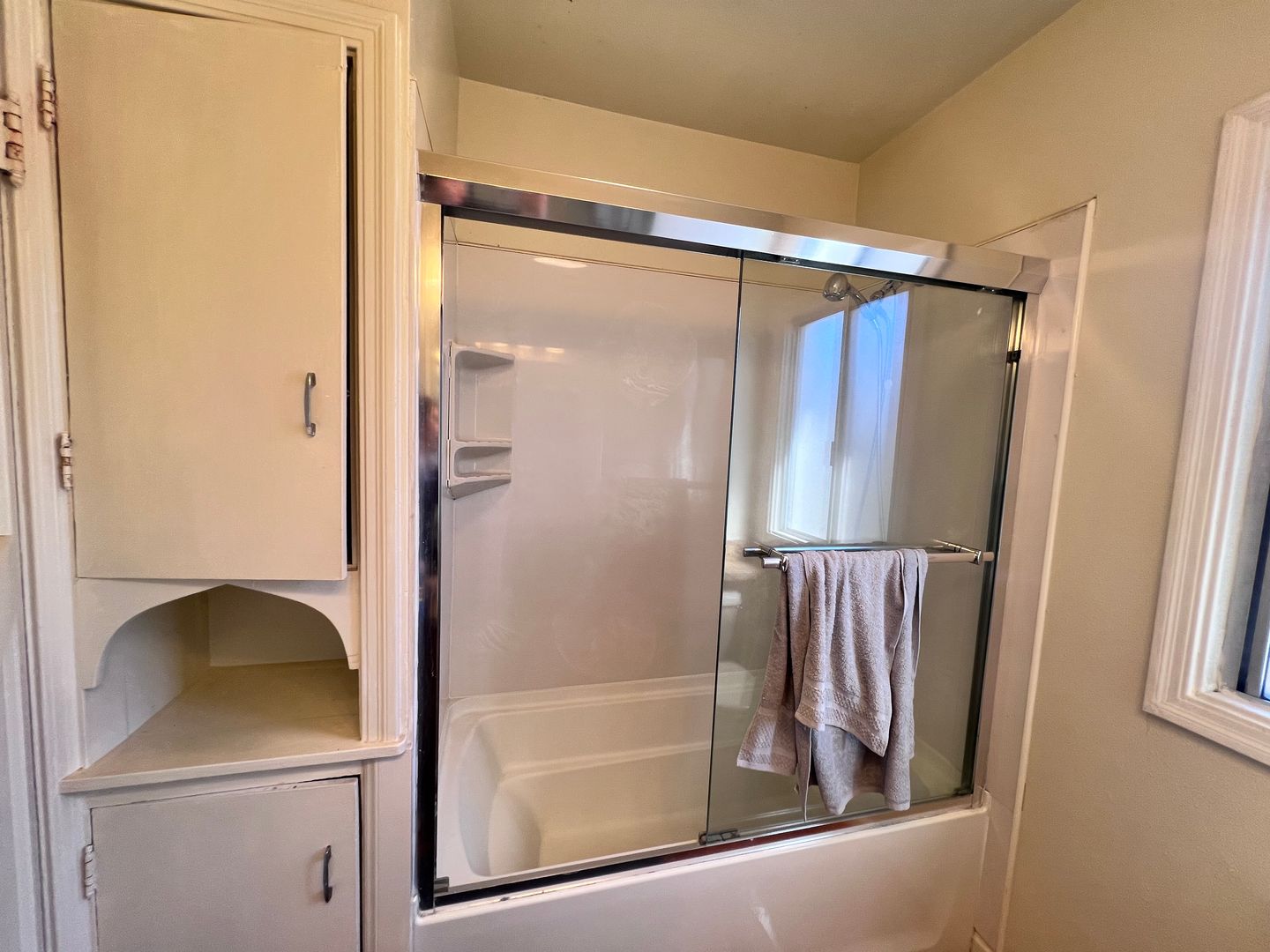 715 Washington Ave - Albany - California - 4 bed, 2 bath rental property