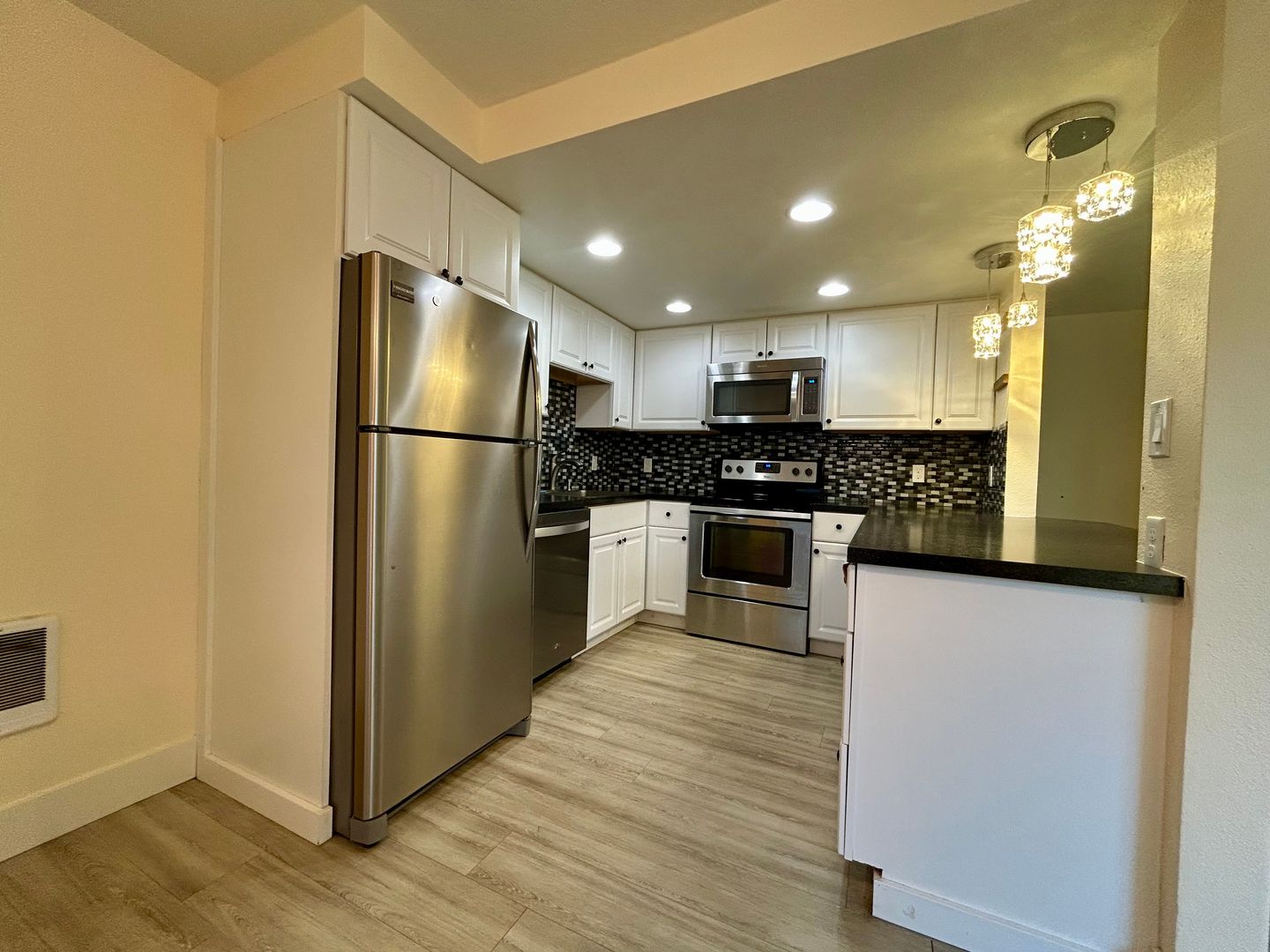 7306 NE 16th Ave - Vancouver - Washington - 2 bed, 1 bath rental property