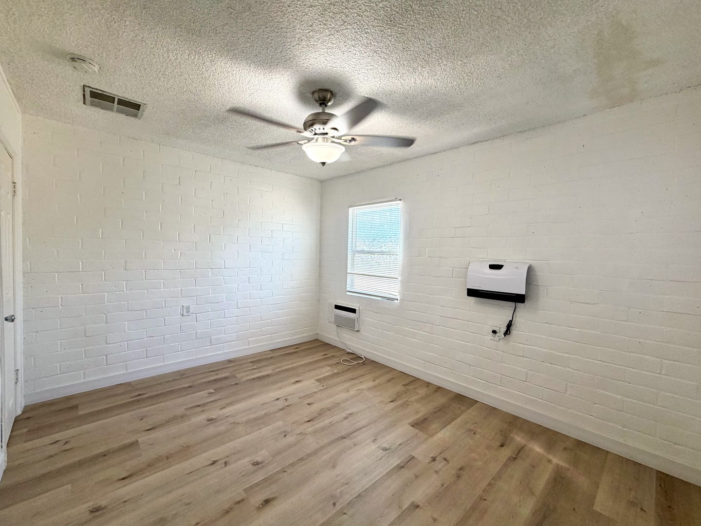 73760 Rancho Rd - Unit 02 - Palm Desert - California - 2 bed, 1 bath rental property