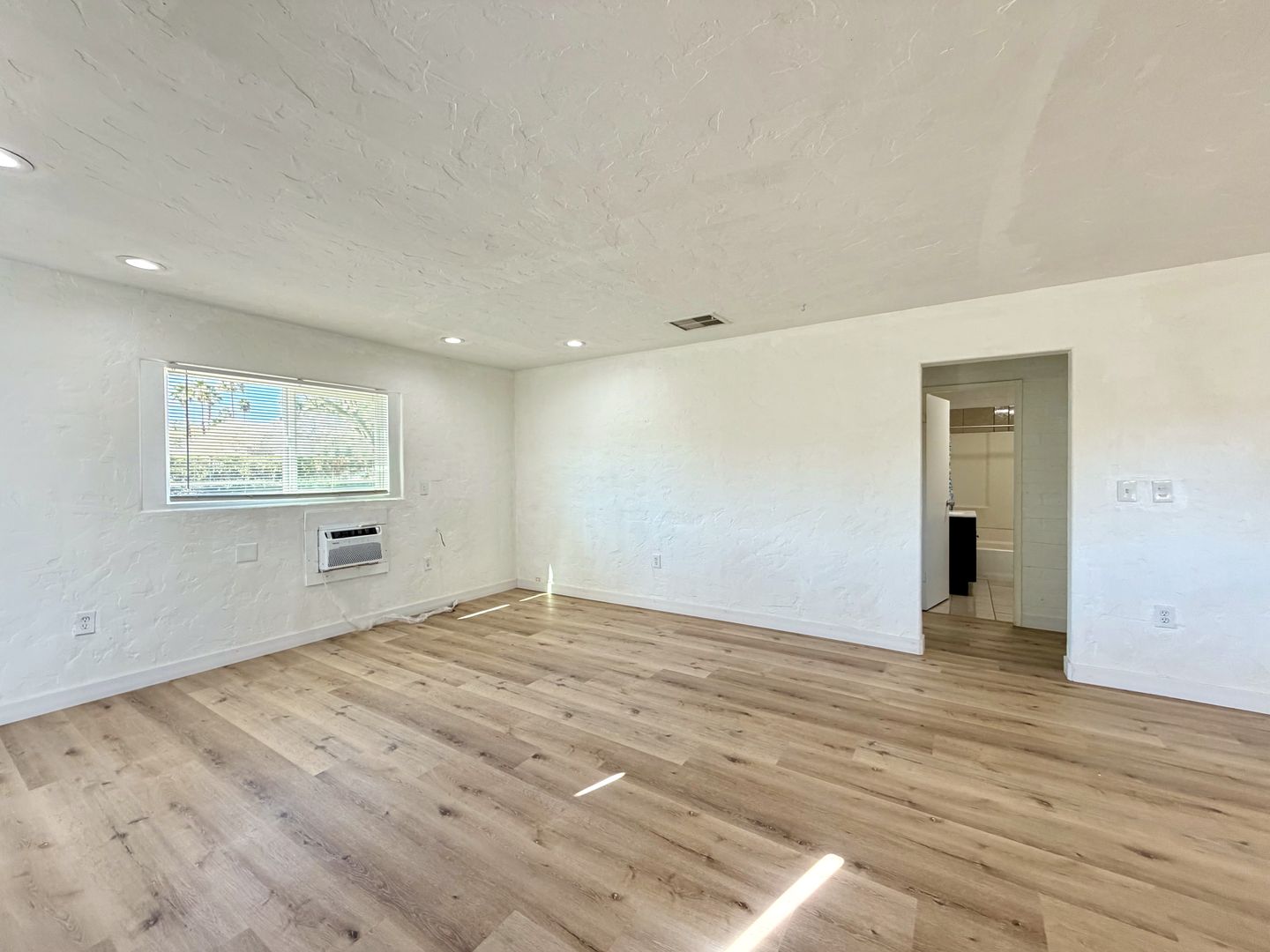 73760 Rancho Rd - Unit 02 - Palm Desert - California - 2 bed, 1 bath rental property