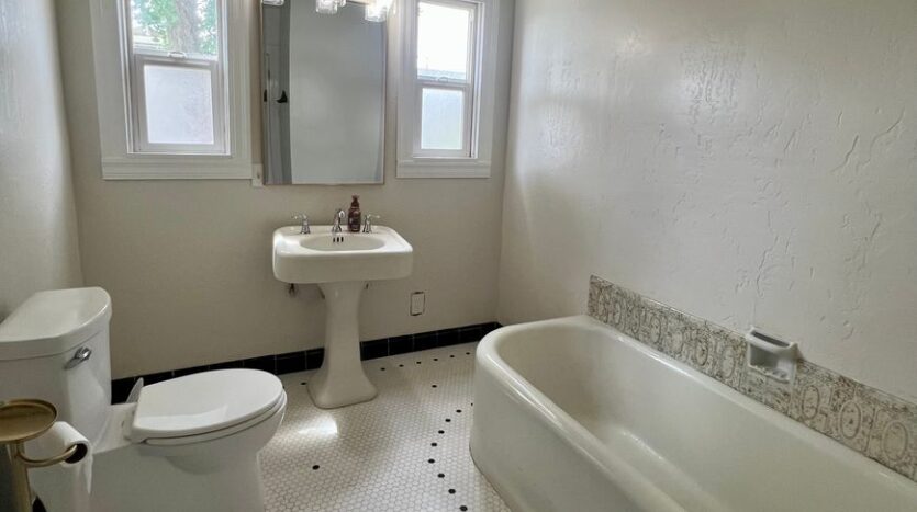 790 E. San Joaquin Ave.  - Tulare - California - 3 bed, 2 bath rental property