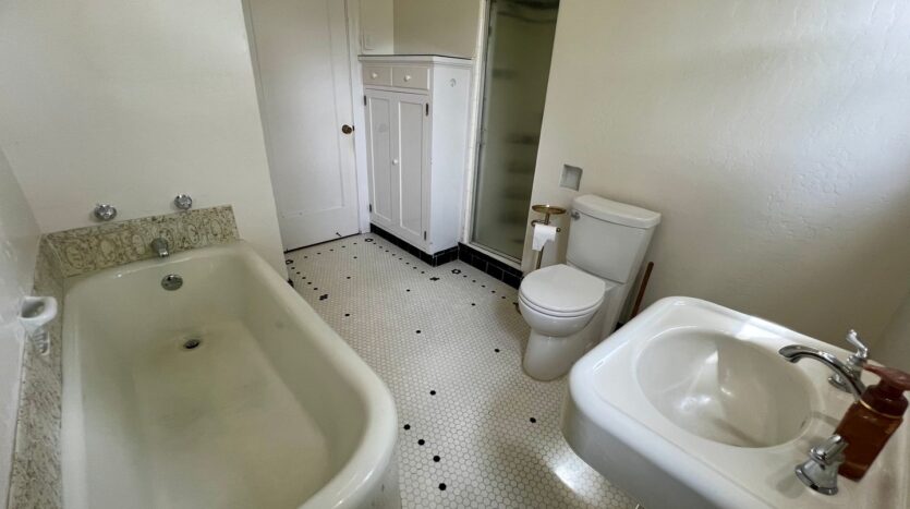 790 E. San Joaquin Ave.  - Tulare - California - 3 bed, 2 bath rental property