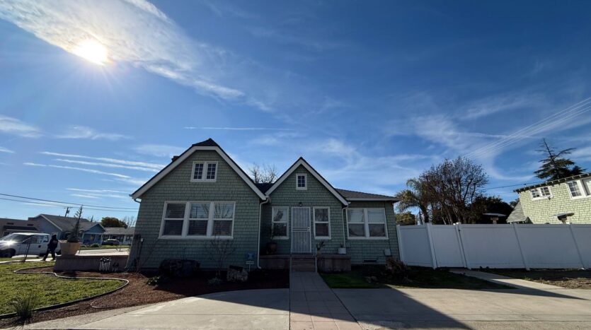 790 E. San Joaquin Ave.  - Tulare - California - 3 bed, 2 bath rental property